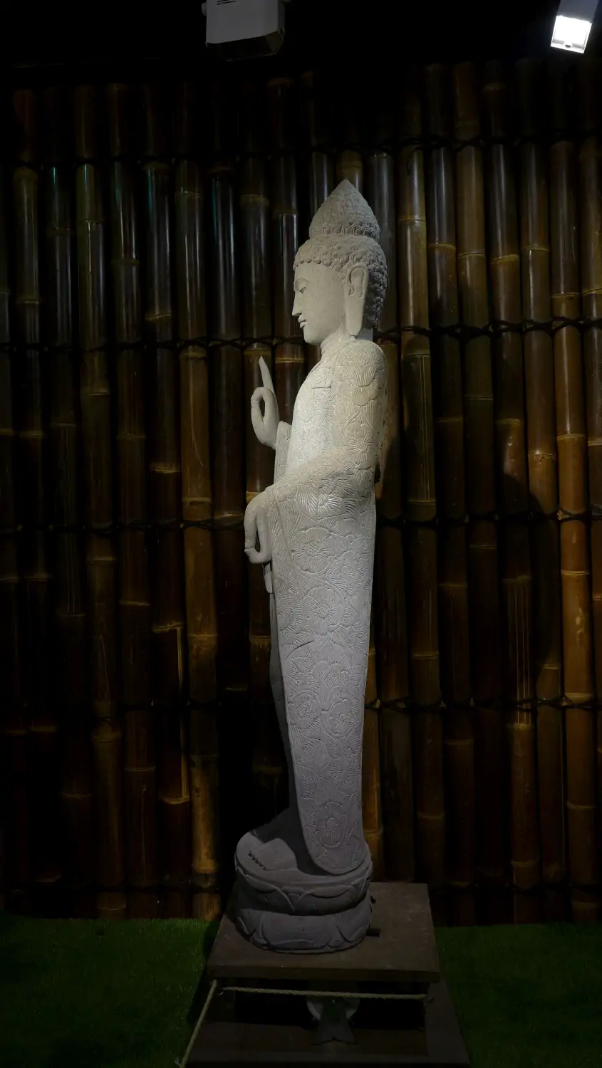  Product image 5 of the product “Standing Buddha with floral carving, Abudaya position. 43 x 39 x 175cm. Natural stone (river stone), stonemasonry ”